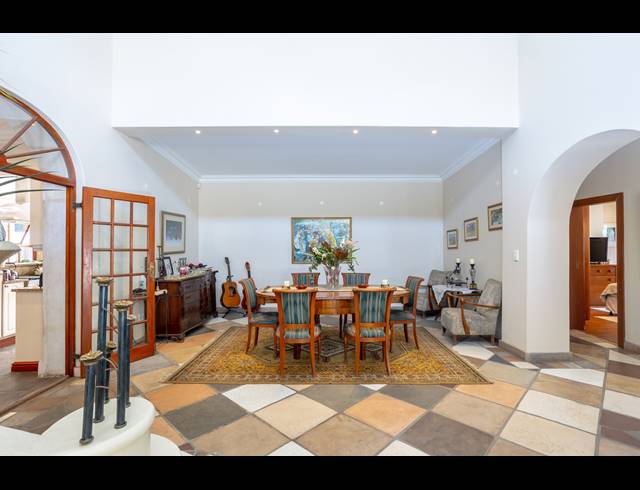 6 BEDROOM FREEHOLD TO LET IN CONSTANTIA